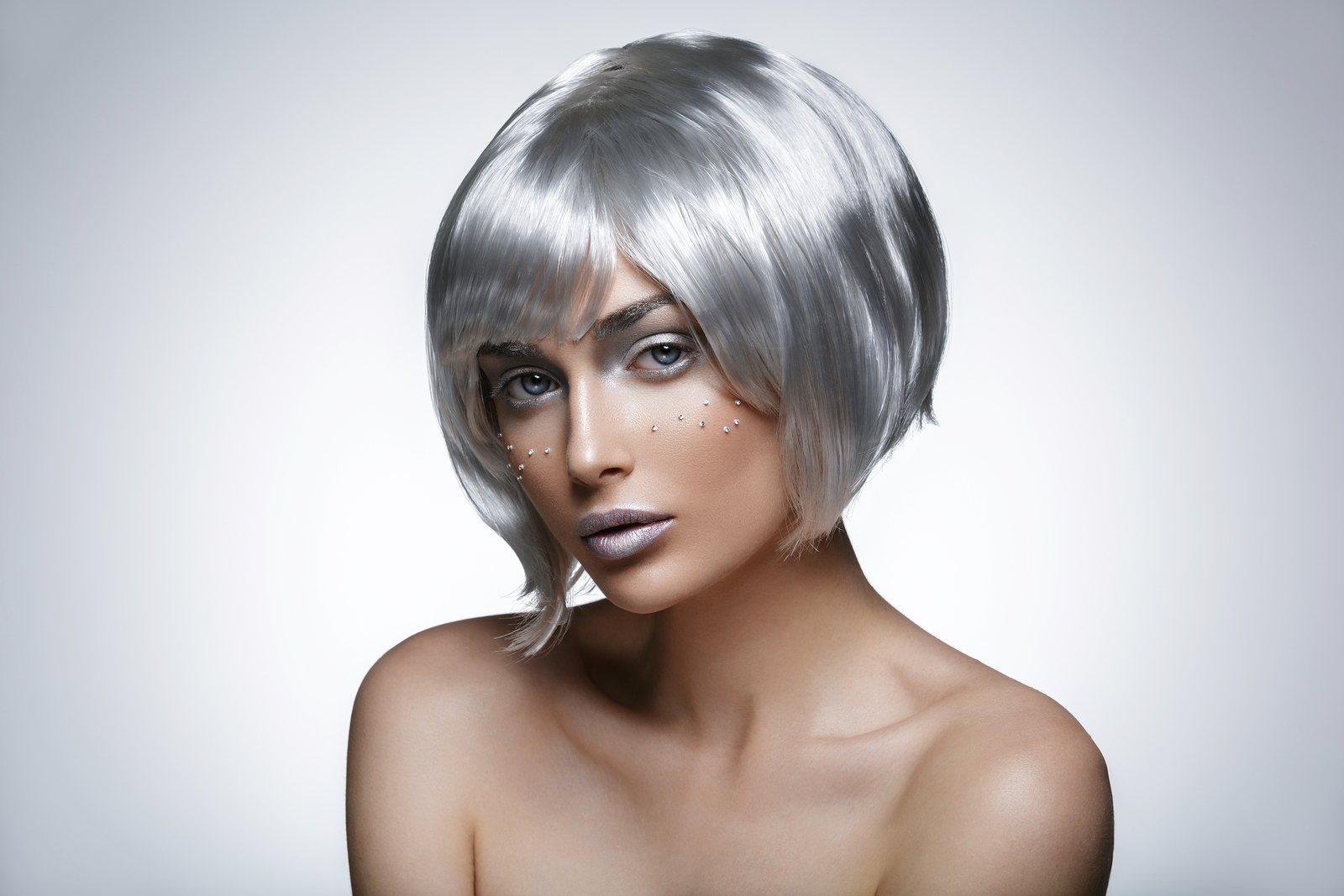 Choosing the Right Gray Hair Color for your Skin Tone
